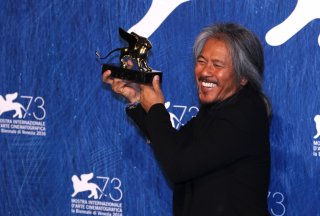 Venezia 2016: Lav Diaz al photocall dei premiati