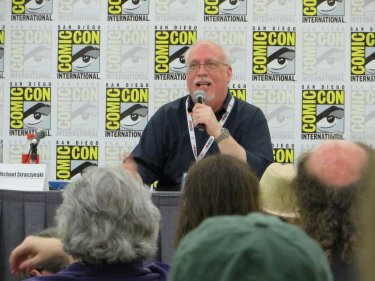 Un'immagine che ritrae J. Michael Straczynski