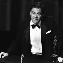 Oliver Stone durante il suo discorso dopo aver ricevuto l'Oscar