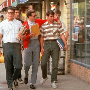 Nato il quattro luglio: Tom Cruise in una scena di gruppo