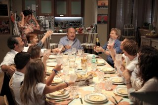 Lino Banfi (al centro) in Un medico in famiglia 10