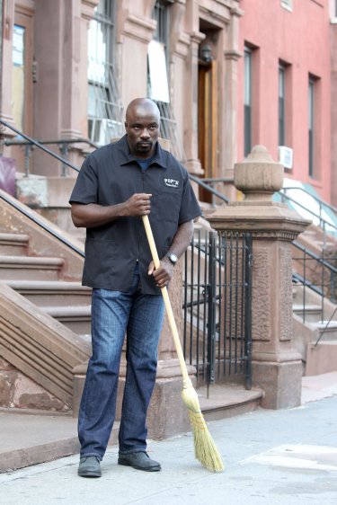 Luke Cage: Mike Colter in una scena della serie