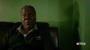 Luke Cage: Frankie Faison in una scena della prima stagione