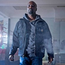 Luke Cage: Mike Colter in una scena della prima stagione
