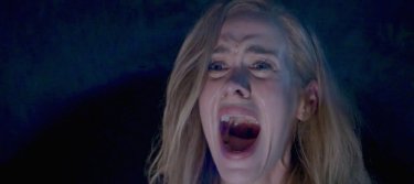 American Horror Story: l'attricde Sarah Paulson in un drammatico momento della première
