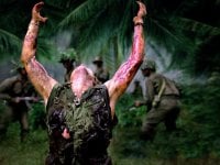 Oliver Stone: da Platoon a Nixon, la coscienza sporca degli USA in 5 grandi film