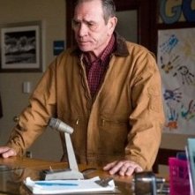 Tommy Lee Jones in una scena del film In the Valley of Elah