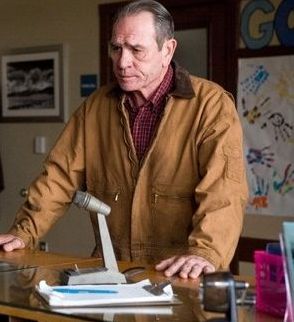 Tommy Lee Jones in una scena del film In the Valley of Elah