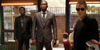 Luke Cage: Mahershala Ali e Theo Rossi in una scena della serie
