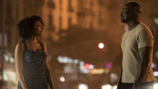 Luke Cage: Mike Colter in un momento della prima stagione della serie Marvel