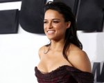 Michelle Rodriguez, la foto con la barba finta contestata sui social