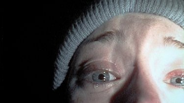 Heather Donahue in una scena di THE BLAIR WITCH PROJECT - IL MISTERO DELLA STREGA DI BLAIR