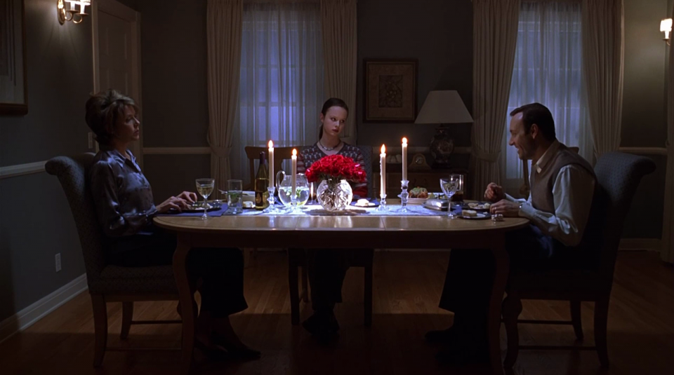 American Beauty: Kevin Spacey, Annette Bening e Thora Birch in una scena del film