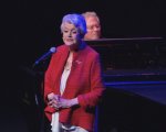 La bella e la bestia: Angela Lansbury canta per i 25 anni del film