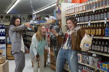 Bad Moms - Mamme molto cattive: Kristen Bell, Kathryn Hahn e Mila Kunis in una scena del film
