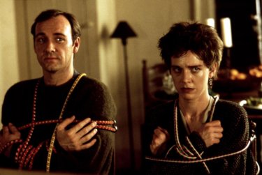 C'eravamo tanto odiati: Kevin Spacey e Judy Davis in una scena del film