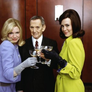 Abbasso l'amore: Sarah Paulson e Renée Zellweger in una scena del film