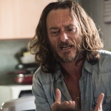 Indivisibili: Massimiliano Rossi in una scena del film