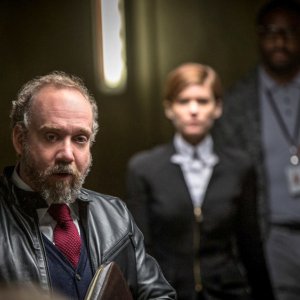 Morgan: Paul Giamatti e, sullo sfondo, Michael Yare e Kate Mara