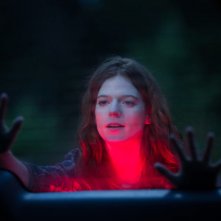 Morgan: Rose Leslie in una scena del film