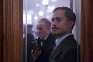 Neruda: Gael García Bernal in un'immagine tratta dal film