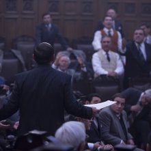 Neruda: Luis Gnecco (di spalle) in una scena del film