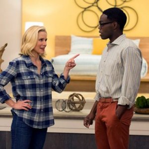 The Good Place: Kristen Bell e William Jackson Harper in una foto del pilot