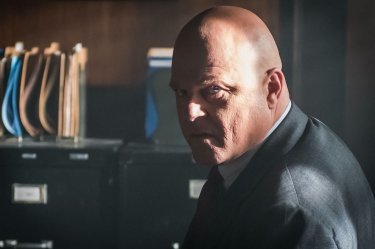 Gotham: Michael Chiklis in una foto di Better To Reign in Hell