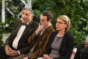 The Big Bang Theory: Judd Hirsch, Kevin Sussman e Christine Baranski nell'episodio The Conjugal Conjecture