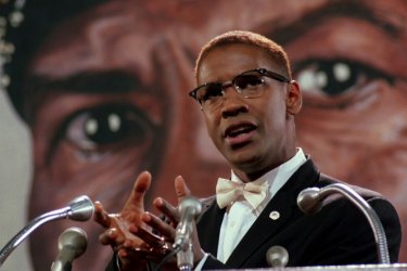 Malcolm X: Denzel Washinton in una scena del film di Spike Lee