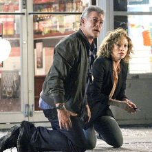 Shades of Blue: Ray Liotta e Jennifer Lopez in una foto della serie