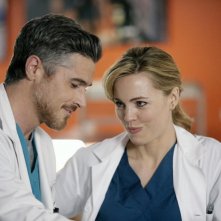 Heartbeat: Dave Annable e Melissa George in una foto di scena della serie