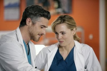 Heartbeat: Dave Annable e Melissa George in una foto di scena della serie