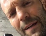 Jason Statham contro Guy Ritchie: sfida di flessioni sui social!