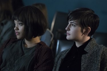 Easy: un'immagine delle attrici Kiersey Clemons e Jacqueline Toboni