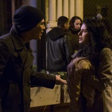 Easy: Raul Castillo e Aislinn Derbez in una foto della serie