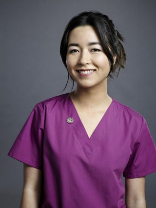 Heartbeat: Maya Erskine in una foto promozionale della serie
