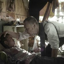 The Exorcist: gli attori Isaac Linares e Ben Daniels in Chapter One: And Let My Cry Come Unto Thee 