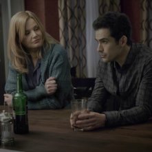 The Exorcist: Geena Davis accanto ad Alfonso Herrera in Chapter One: And Let My Cry Come Unto Thee 