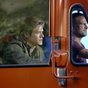 MacGyver: Lucas Till e George Eads in The Rising