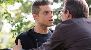 Mr. Robot: Rami Malek e Christian Slater in una scena drammatica della prima stagione