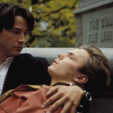 Belli e dannati: Keanu Reeves e River Phoenix in una scena del film