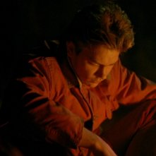 Belli e dannati: un River Phoenix assorto nei propri pensieri in una scena del film