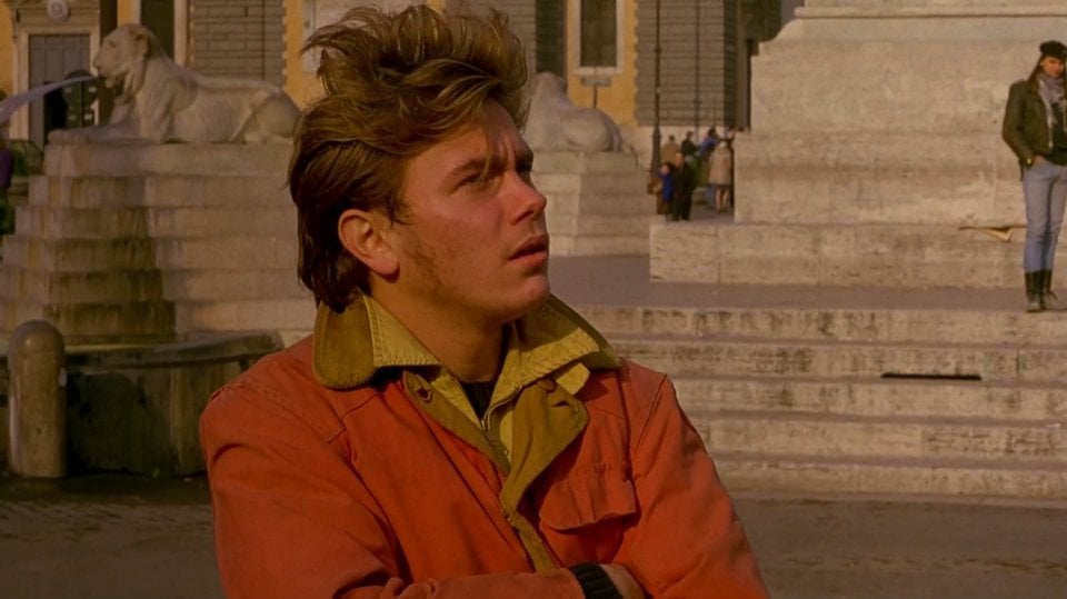 Belli e dannati: River Phoenix in una scena del film