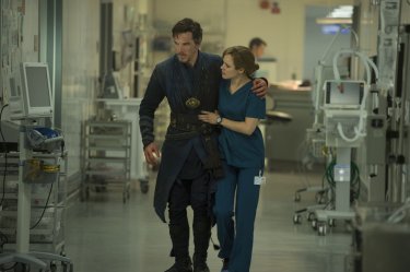 Doctor Strange: Benedict Cumberbatch e Rachel McAdams in una foto del film
