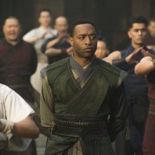 Doctor Strange: l'attore Chiwetel Ejiofor in una foto del film Marvel