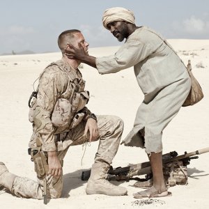 Mine: Armie Hammer e Clint Dyer in una scena