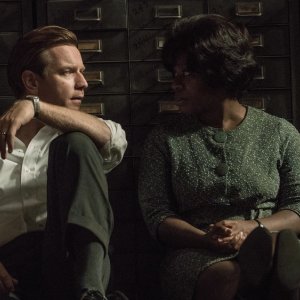 American Pastoral: Ewan McGregor e Uzo Aduba in una scena del film