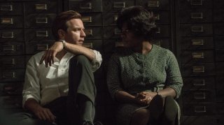 American Pastoral: Ewan McGregor e Uzo Aduba in una scena del film