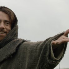 Il sogno di Francesco: Elio Germano in una scena del film